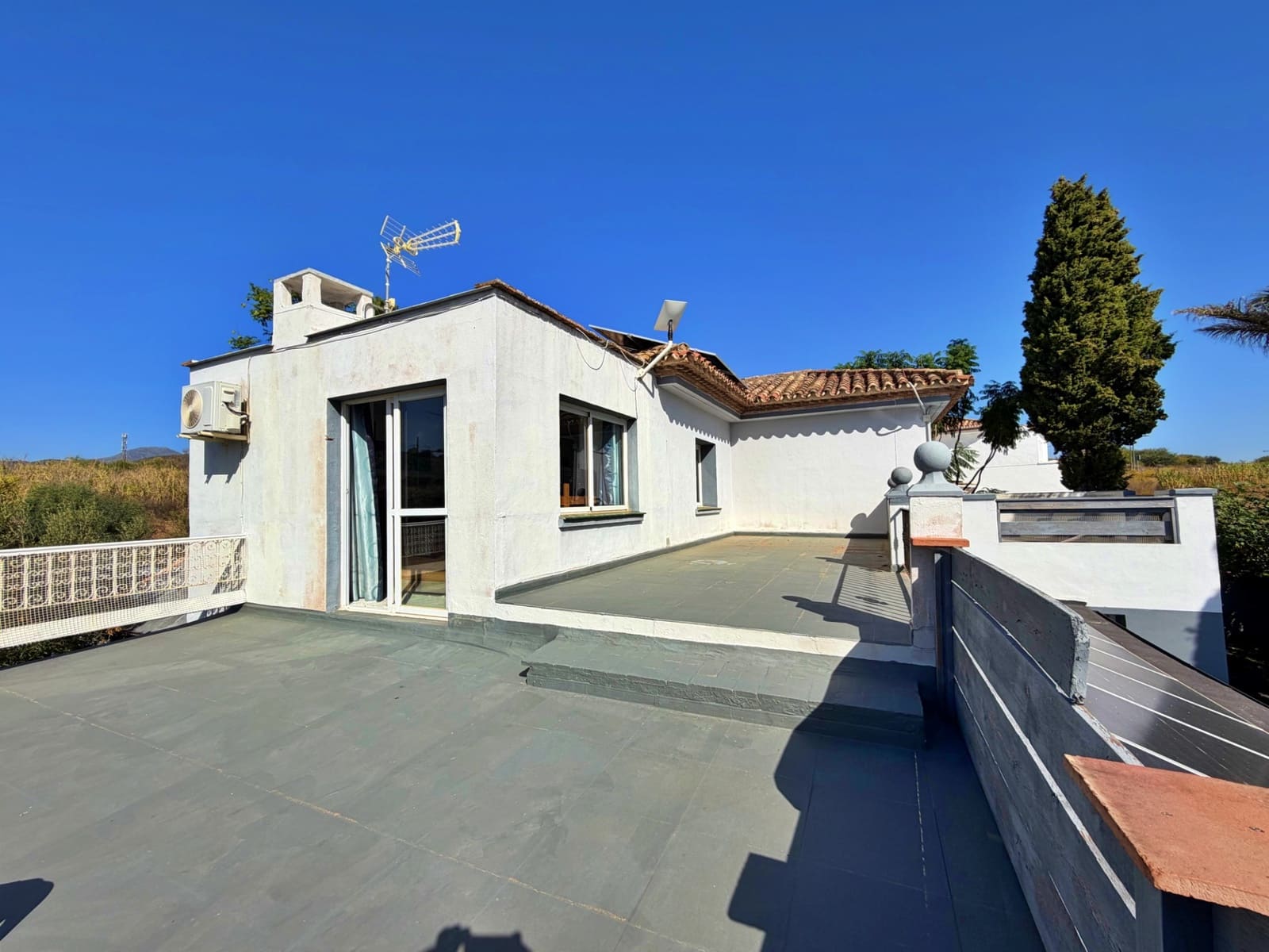 5 soveværelse Villa til salg i Estepona med swimmingpool garage - € 749.000 (Ref: 10182162)