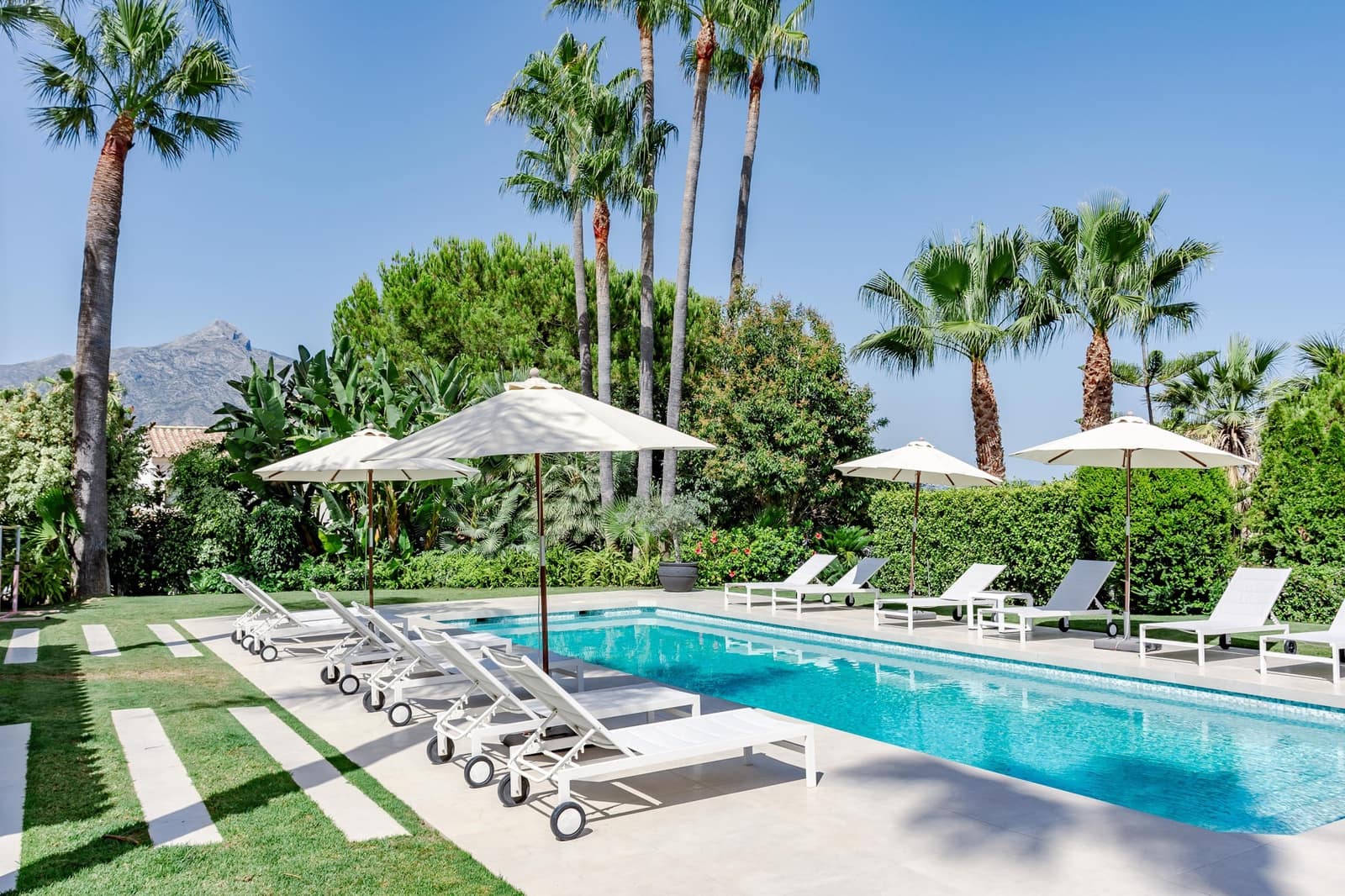 4 bedroom Villa for sale in Nueva Andalucia with pool garage - € 3,995,000 (Ref: 6819202)