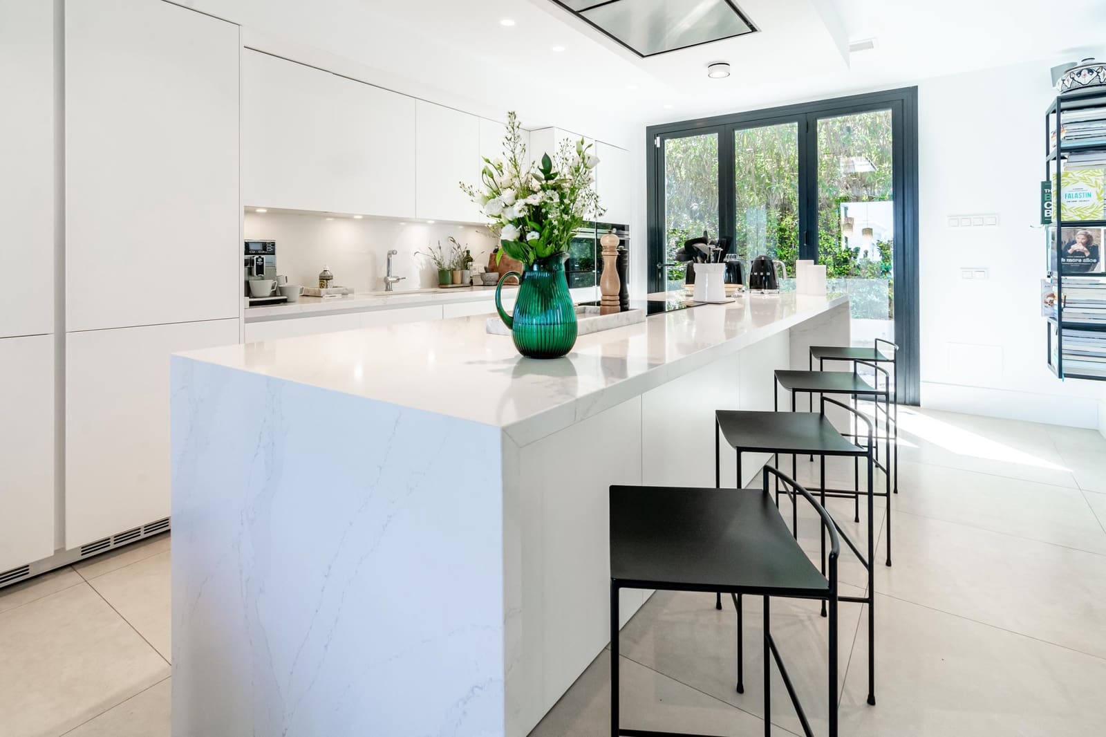 4 slaapkamer Villa te koop in Nueva Andalucia met zwembad garage - € 3.995.000 (Ref: 6819202)