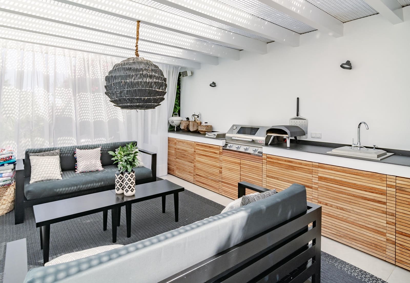 4 slaapkamer Villa te koop in Nueva Andalucia met zwembad garage - € 3.995.000 (Ref: 6819202)