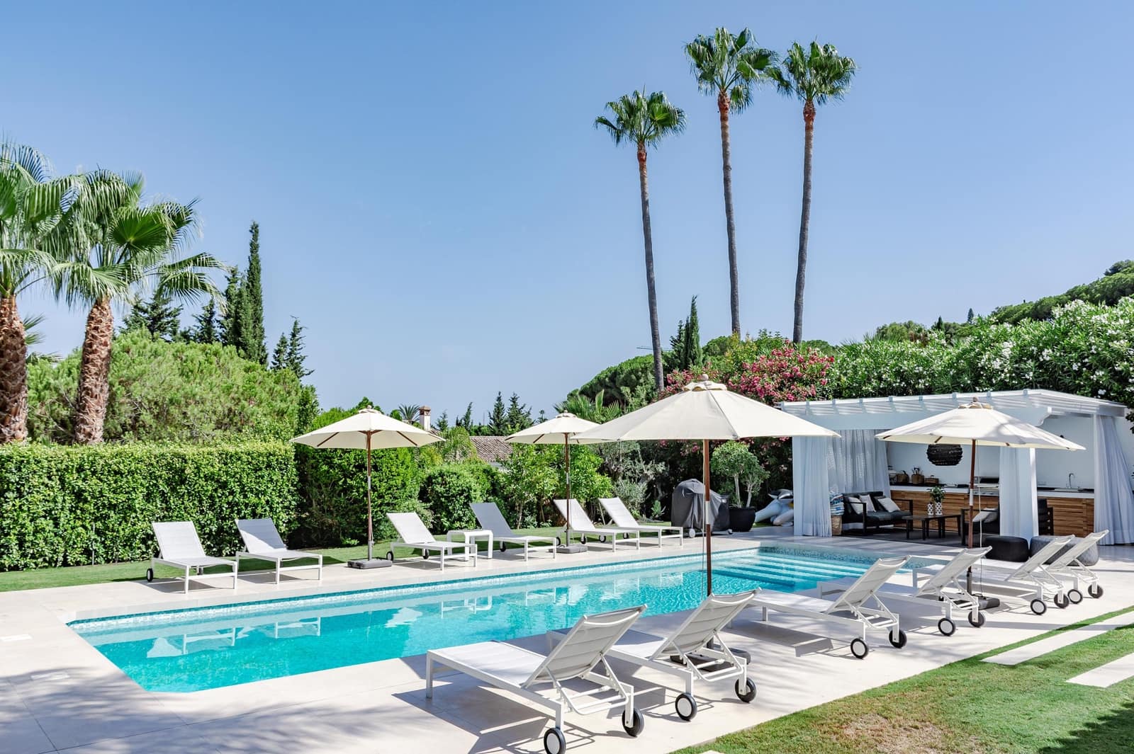 4 slaapkamer Villa te koop in Nueva Andalucia met zwembad garage - € 3.995.000 (Ref: 6819202)