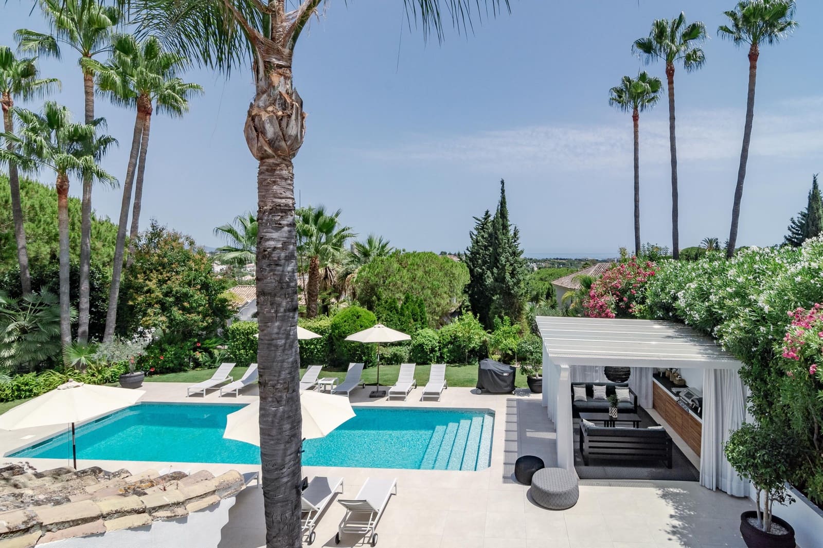 4 slaapkamer Villa te koop in Nueva Andalucia met zwembad garage - € 3.995.000 (Ref: 6819202)