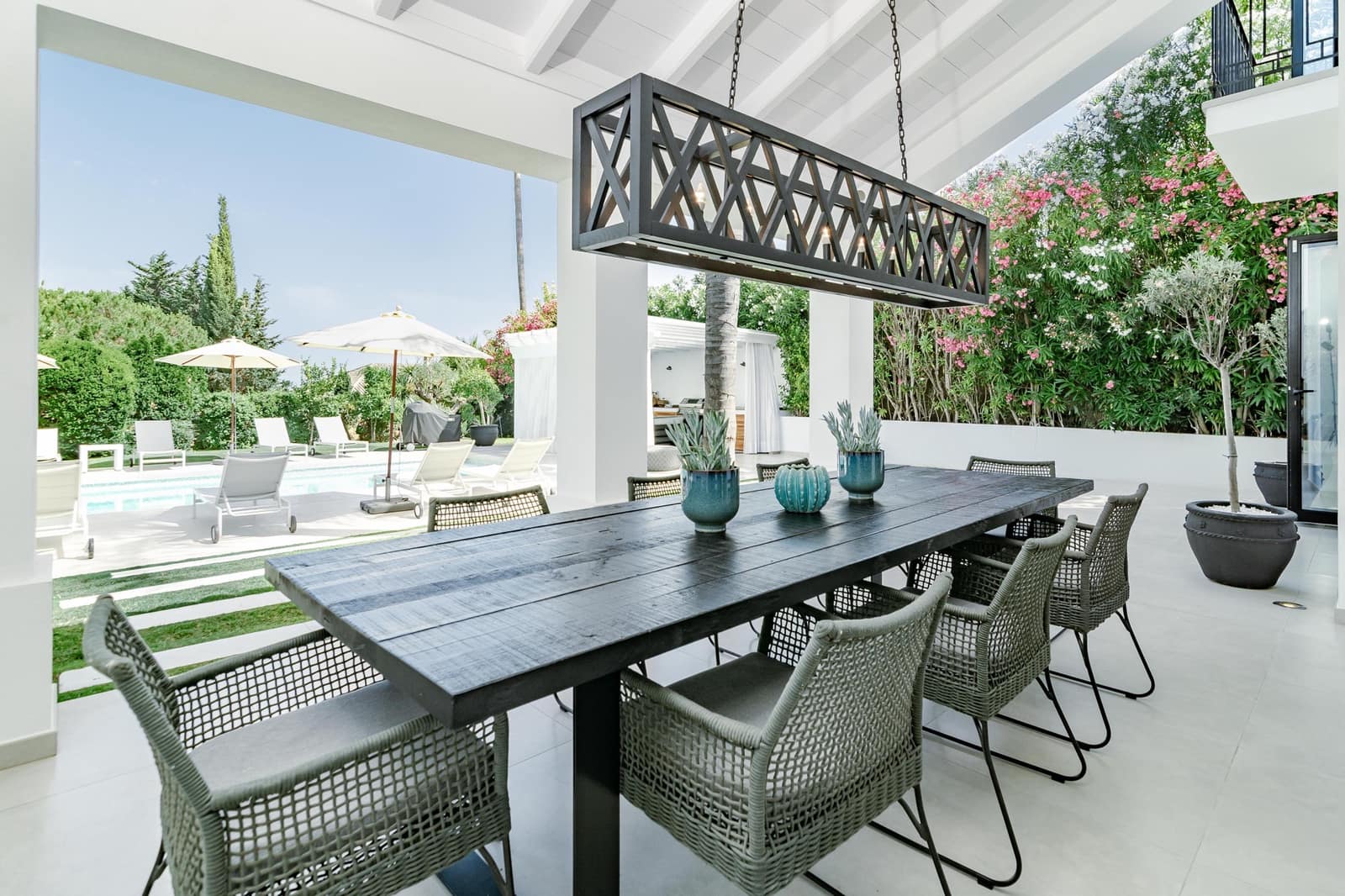 4 slaapkamer Villa te koop in Nueva Andalucia met zwembad garage - € 3.995.000 (Ref: 6819202)