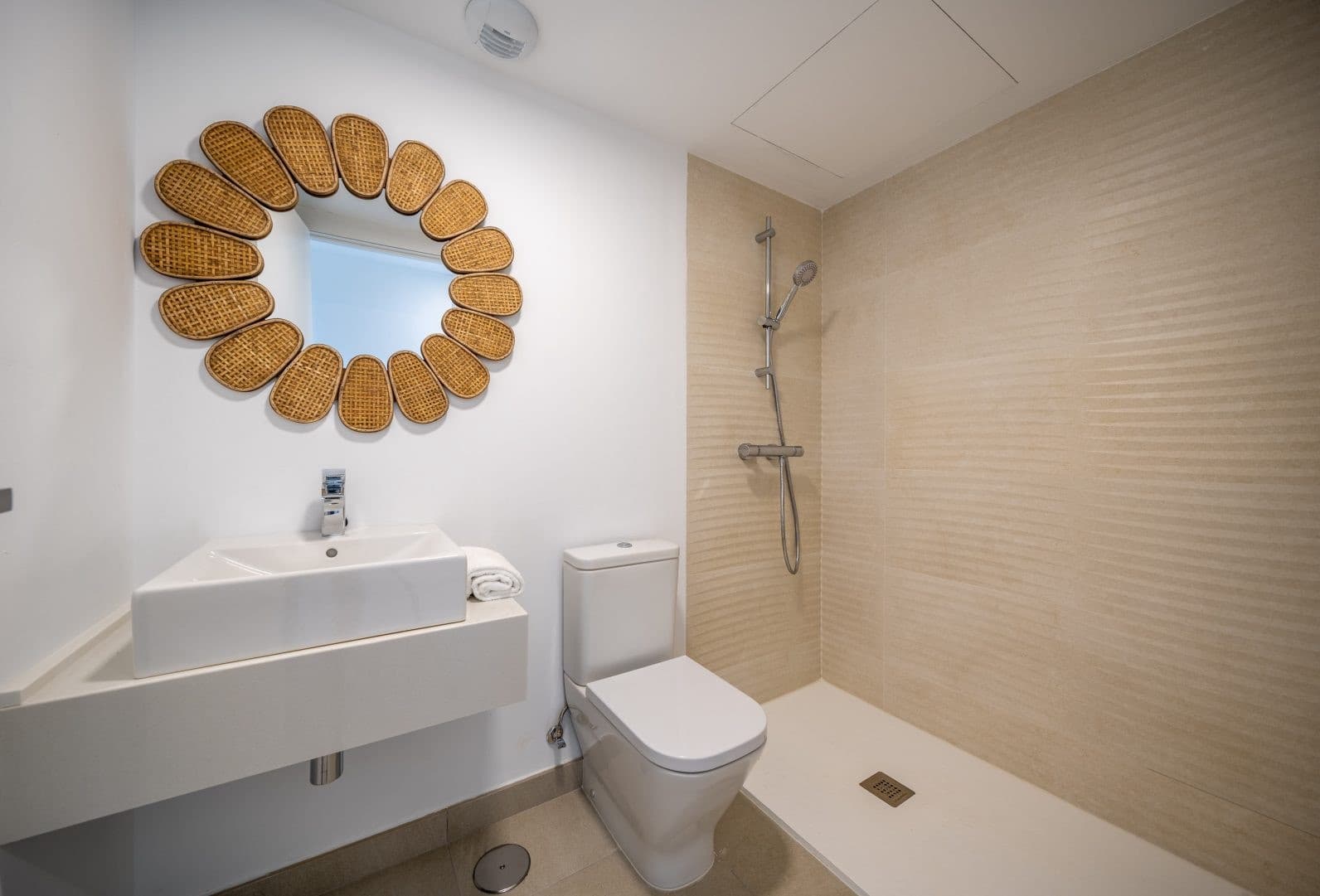 Apartamento de 2 habitaciones en Estepona en venta con piscina garaje - 405.000 € (Ref: 6959883)