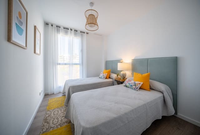Apartamento de 2 habitaciones en Estepona en venta con piscina garaje - 405.000 € (Ref: 6959883)