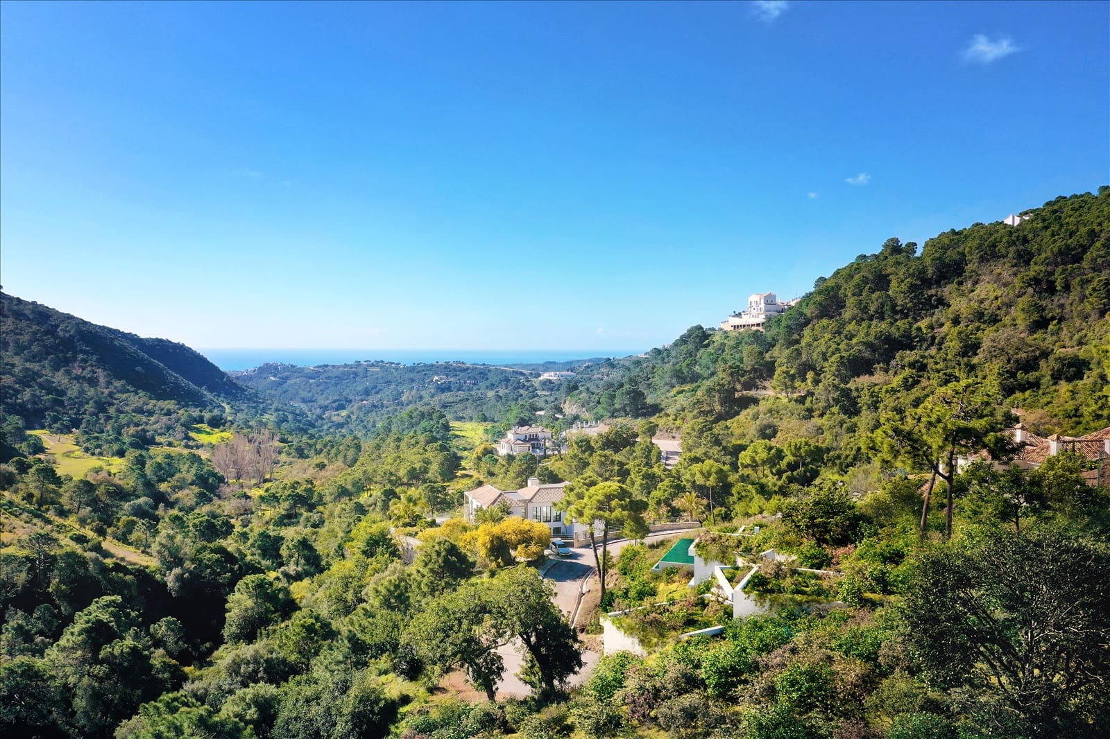 5 bedroom Villa for sale in Benahavis with pool garage - € 3,950,000 (Ref: 7027569)