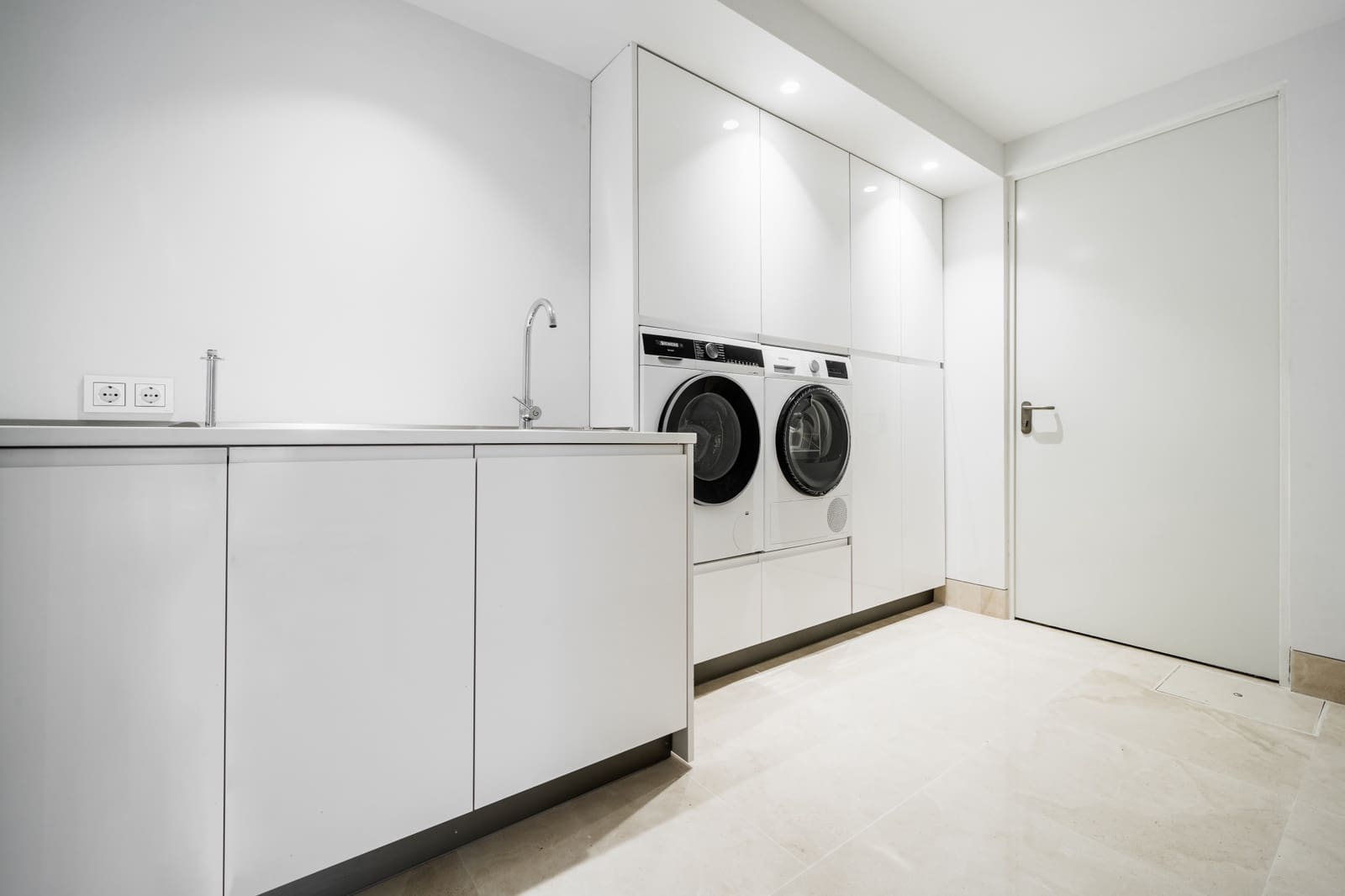 5 bedroom Villa for sale in Marbella with pool garage - € 4,800,000 (Ref: 7991435)