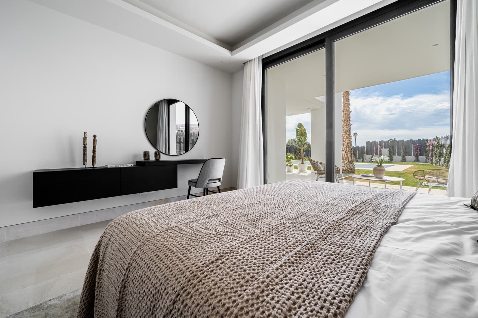 5 bedroom Villa for sale in Marbella with pool garage - € 4,800,000 (Ref: 7991435)