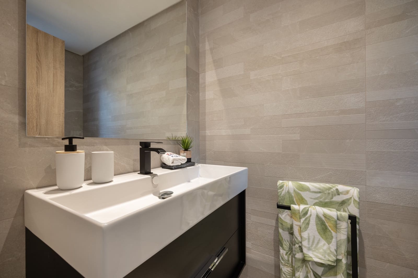 3 soveværelse Byhus til salg i Istan med swimmingpool garage - € 620.000 (Ref: 7991483)