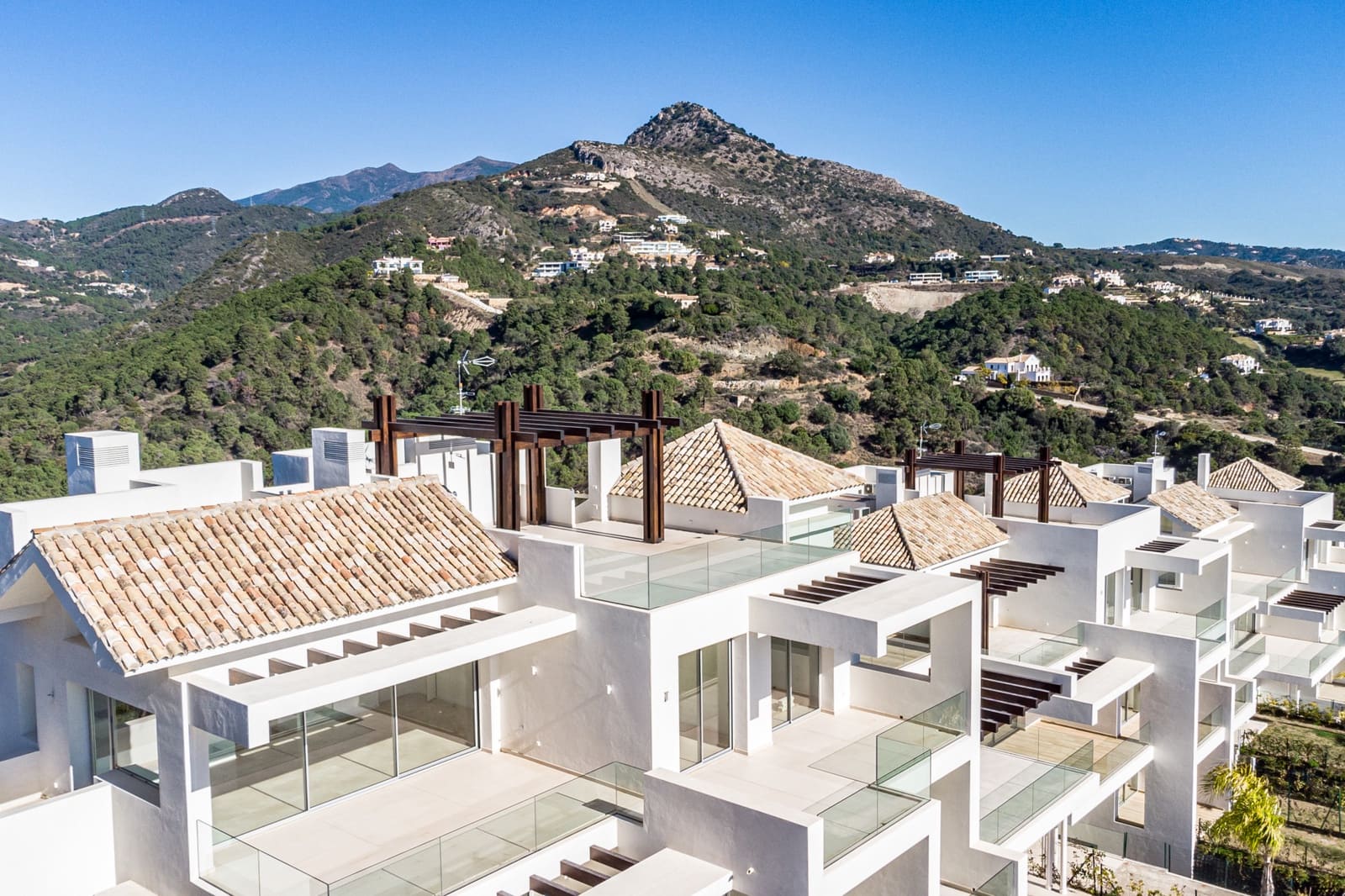 4 bedroom Penthouse for sale in Benahavis with pool garage - € 905,000 (Ref: 8047363)