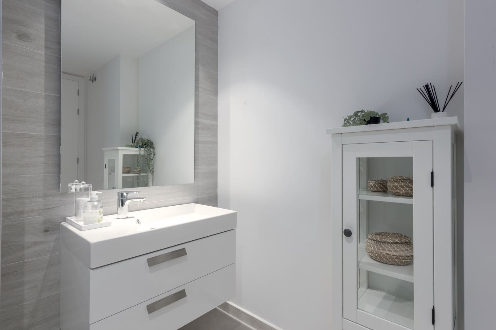 3 quarto Apartamento para venda em Estepona com piscina garagem - 645 000 € (Ref: 8176350)