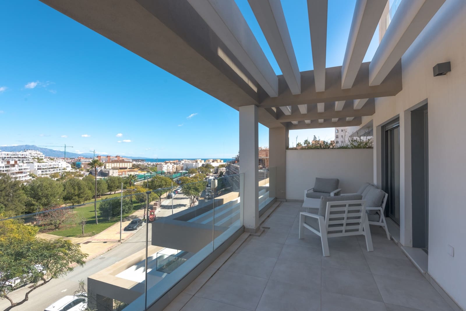 3 quarto Apartamento para venda em Estepona com piscina garagem - 645 000 € (Ref: 8176350)