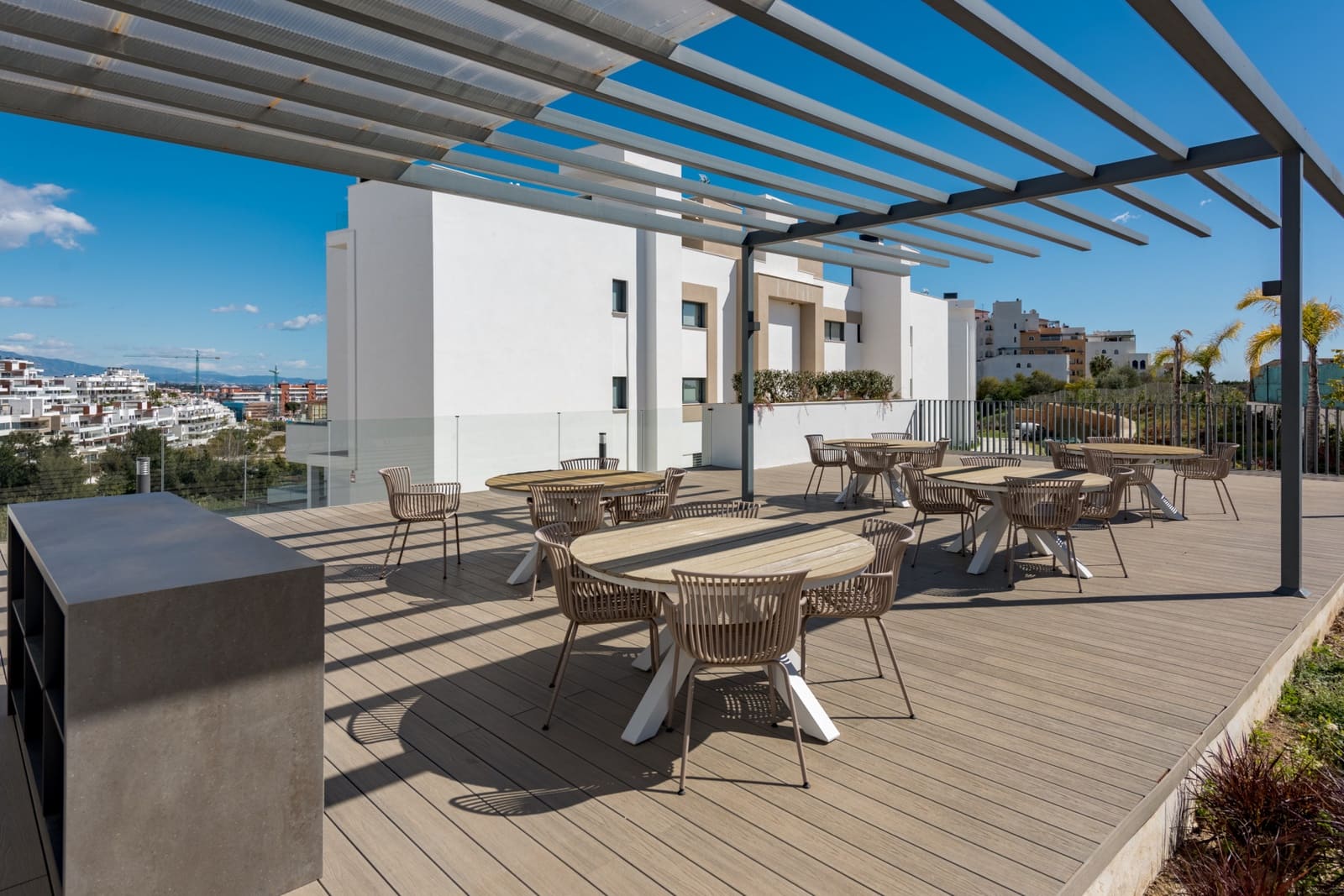 3 quarto Apartamento para venda em Estepona com piscina garagem - 645 000 € (Ref: 8176350)