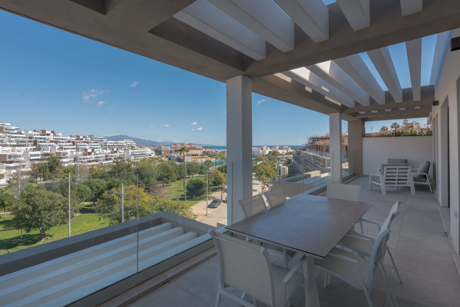 3 quarto Apartamento para venda em Estepona com piscina garagem - 645 000 € (Ref: 8176350)