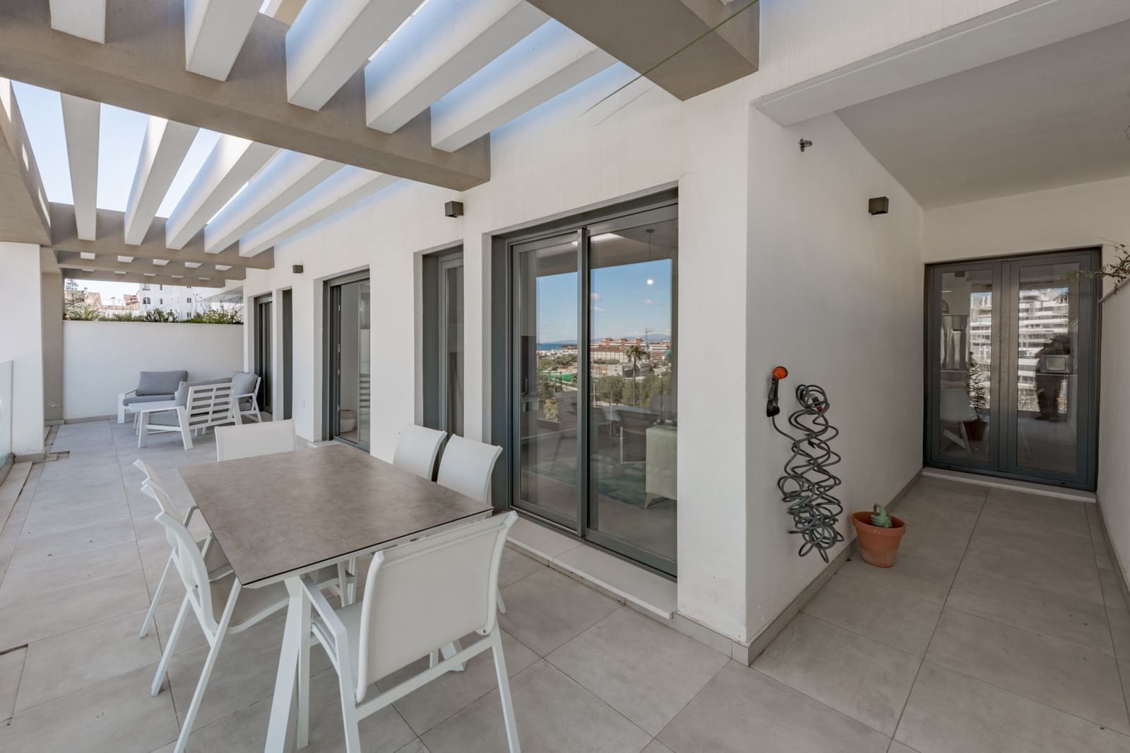 3 soveværelse Lejlighed til salg i Estepona med swimmingpool garage - € 645.000 (Ref: 8176350)