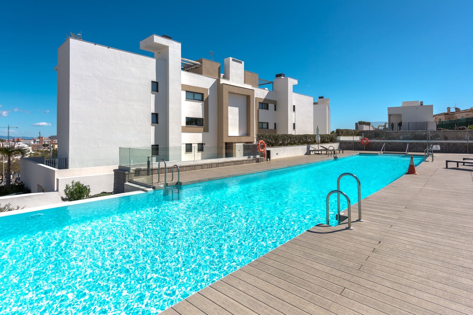 3 soveværelse Lejlighed til salg i Estepona med swimmingpool garage - € 645.000 (Ref: 8176350)