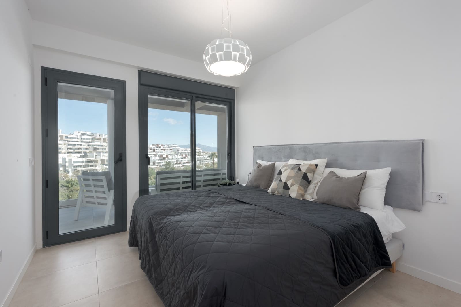 3 soveværelse Lejlighed til salg i Estepona med swimmingpool garage - € 645.000 (Ref: 8176350)