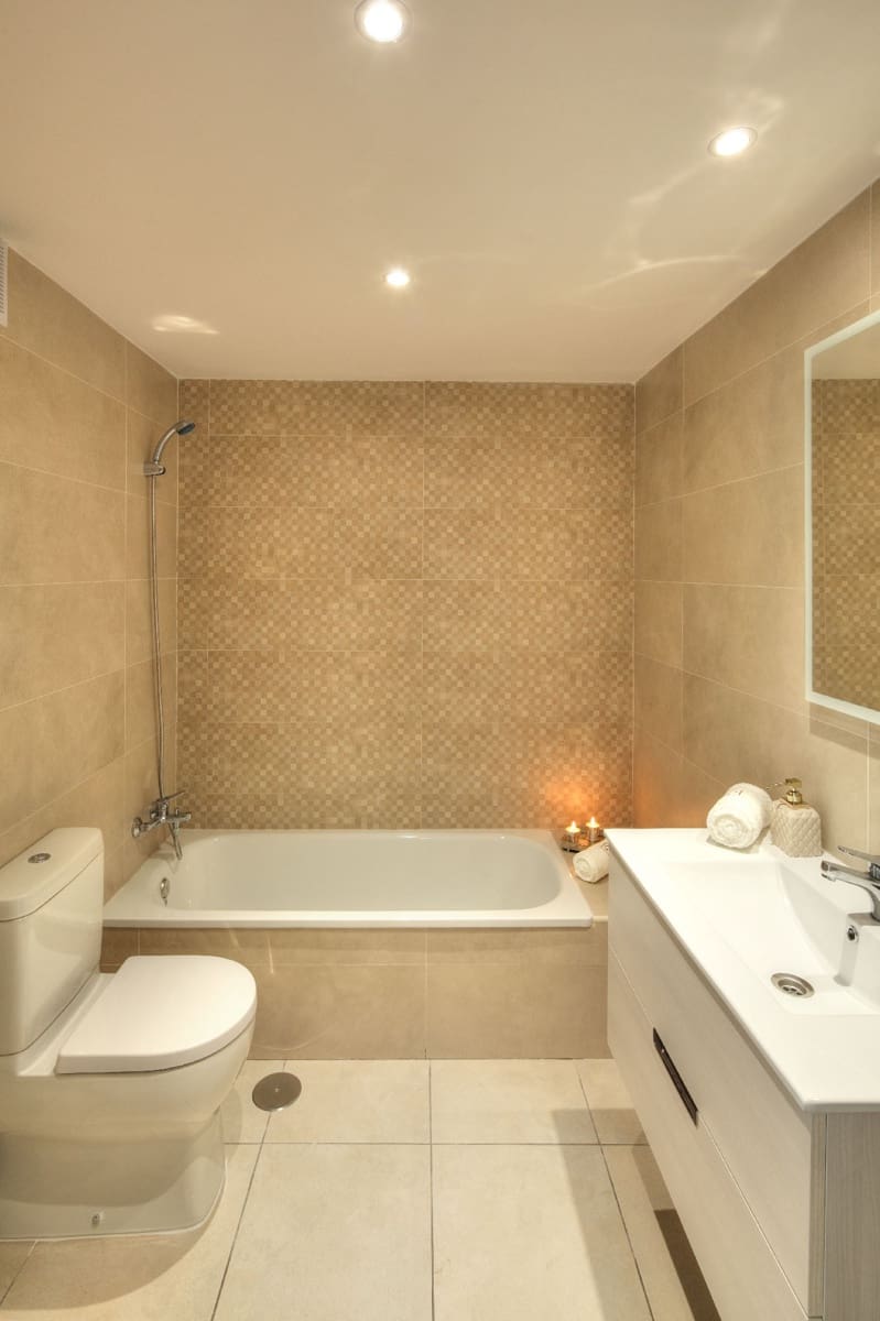 3 bedroom Apartment for sale in Nueva Andalucia with pool - € 445,000 (Ref: 8231473)