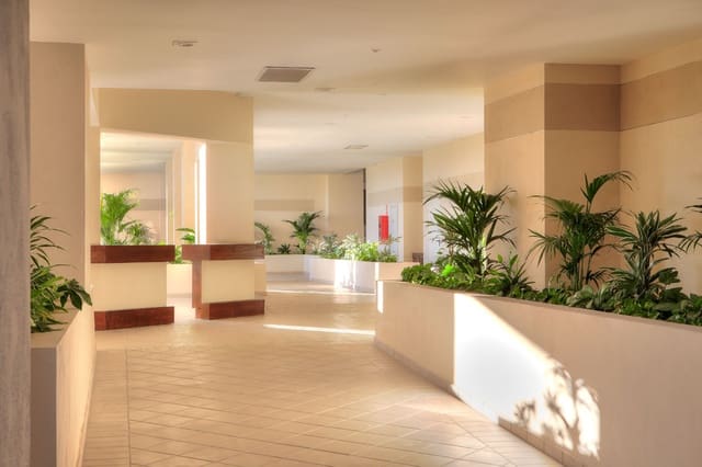 3 chambre Appartement à vendre à Nueva Andalucia, Marbella avec piscine - 445 000 € (Ref: 8231473)