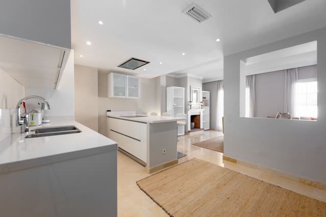 4 Zimmer Haus zu verkaufen in Marbella mit Pool Garage - 795.000 € (Ref: 8317417)