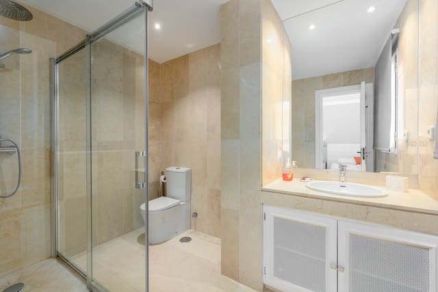 4 Zimmer Haus zu verkaufen in Marbella mit Pool Garage - 795.000 € (Ref: 8317417)