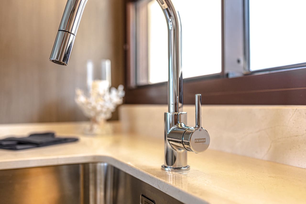 4 bedroom Villa for sale in Benahavis with pool garage - € 1,990,000 (Ref: 8379483)