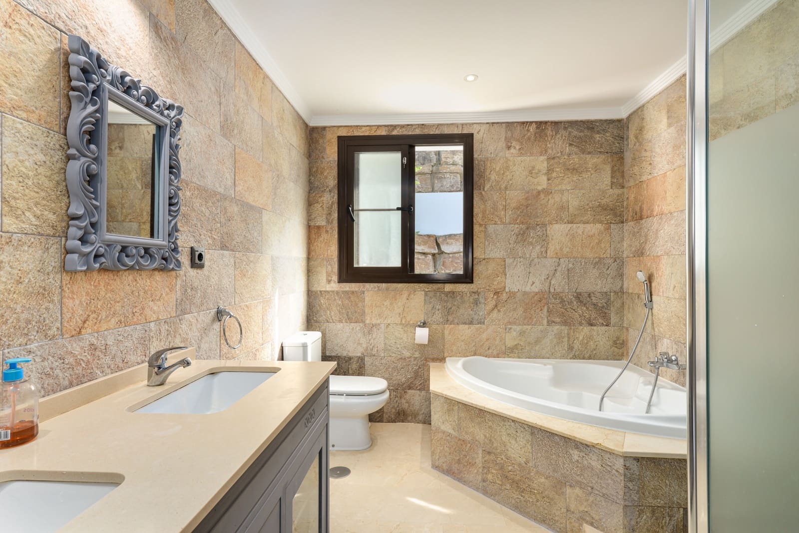 6 soveværelse Villa til salg i Istan med swimmingpool garage - € 1.995.000 (Ref: 8477088)