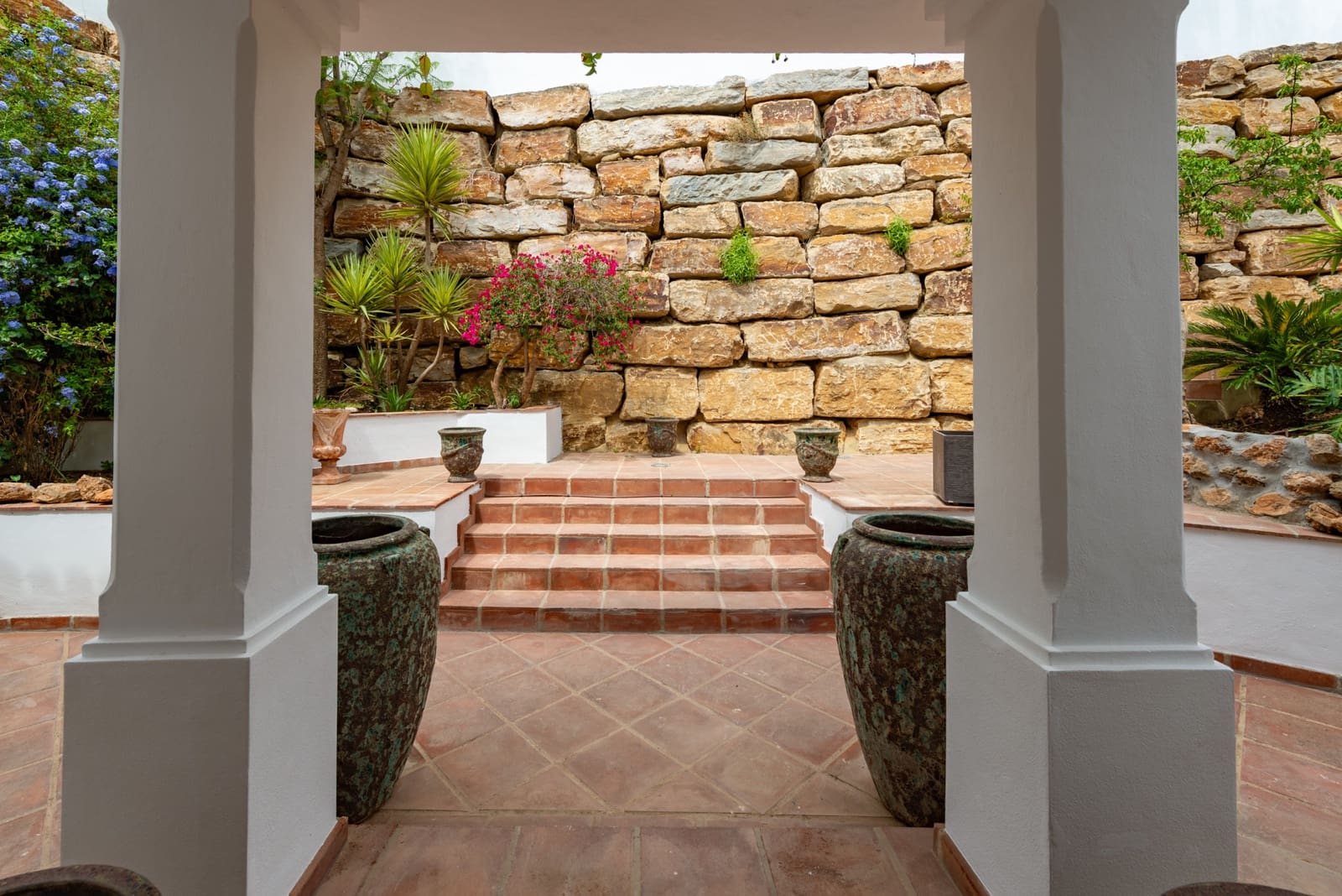 6 soveværelse Villa til salg i Istan med swimmingpool garage - € 1.995.000 (Ref: 8477088)