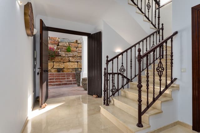 6 soverom Villa til salgs i Istán med svømmebasseng garasje - € 1 995 000 (Ref: 8477088)