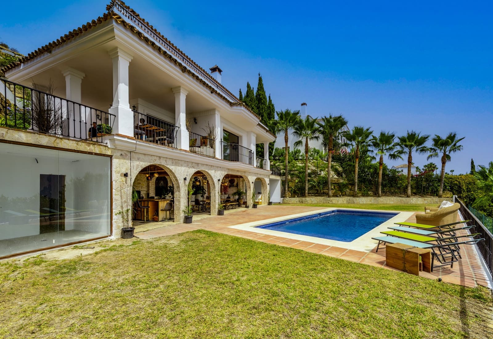 6 soveværelse Villa til salg i Istan med swimmingpool garage - € 1.995.000 (Ref: 8477088)