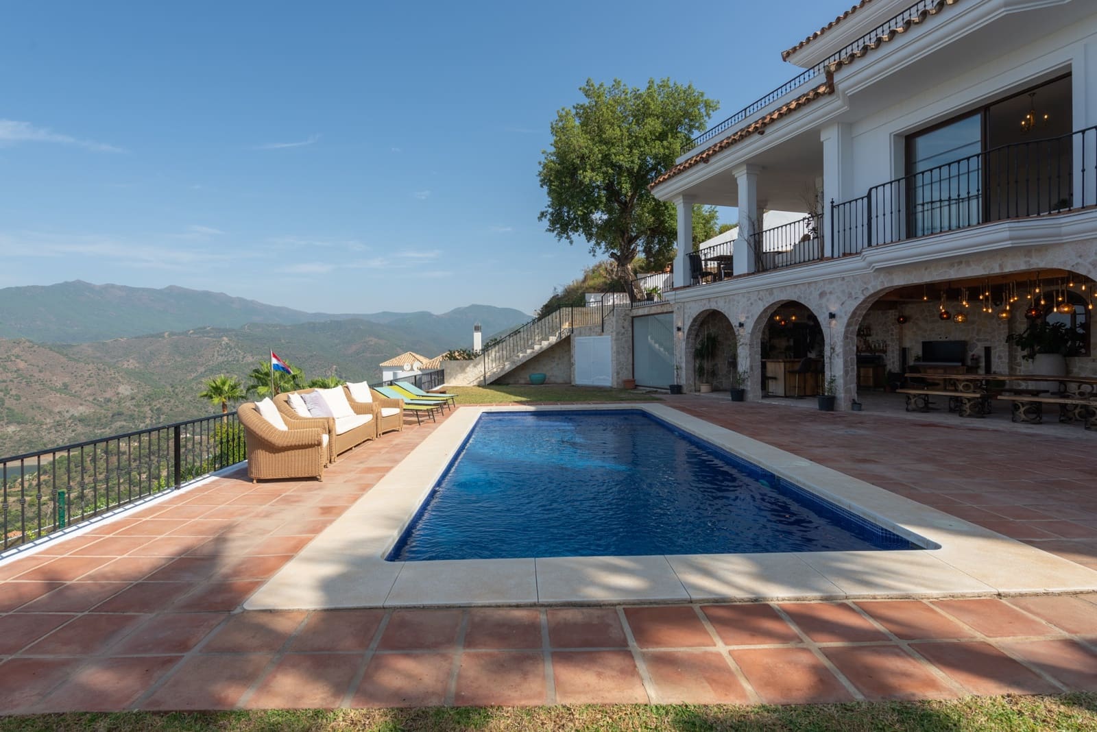 6 soveværelse Villa til salg i Istan med swimmingpool garage - € 1.995.000 (Ref: 8477088)