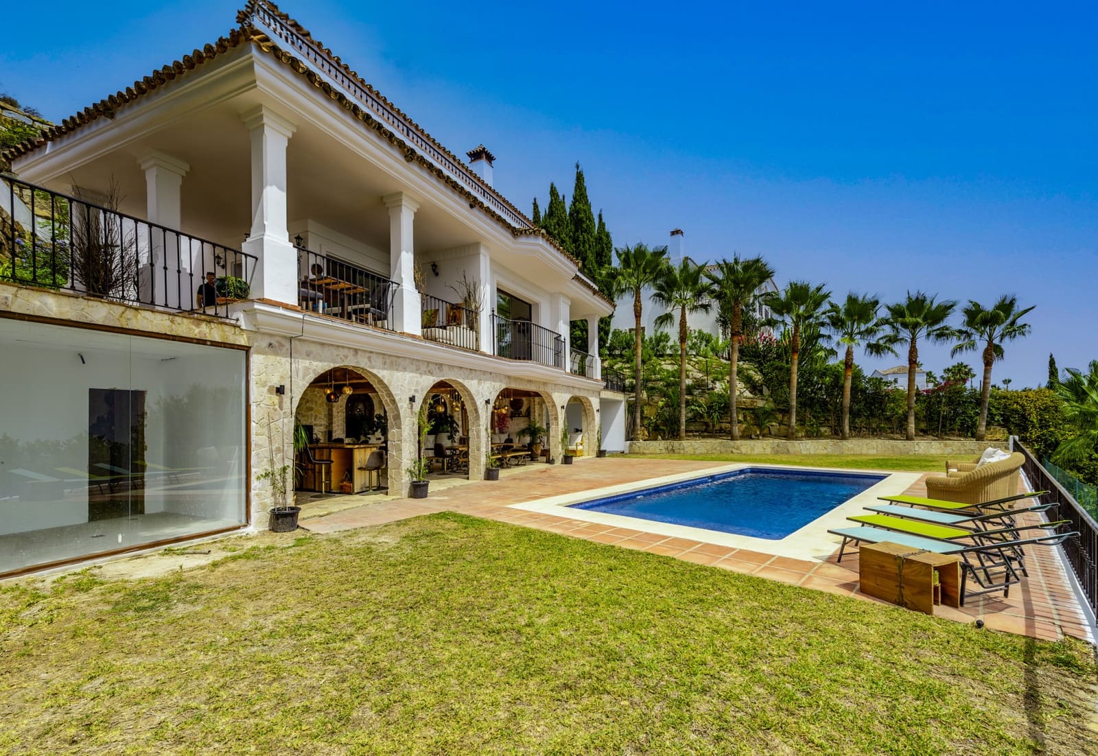 6 soveværelse Villa til salg i Istan med swimmingpool garage - € 1.995.000 (Ref: 8477088)