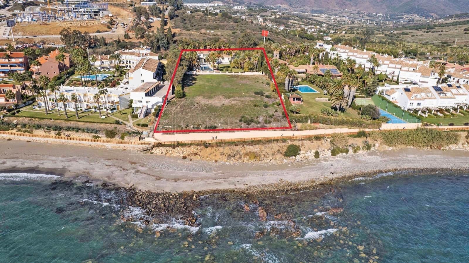 Building Plot for sale in Estepona - € 10,000,000 (Ref: 8510639)