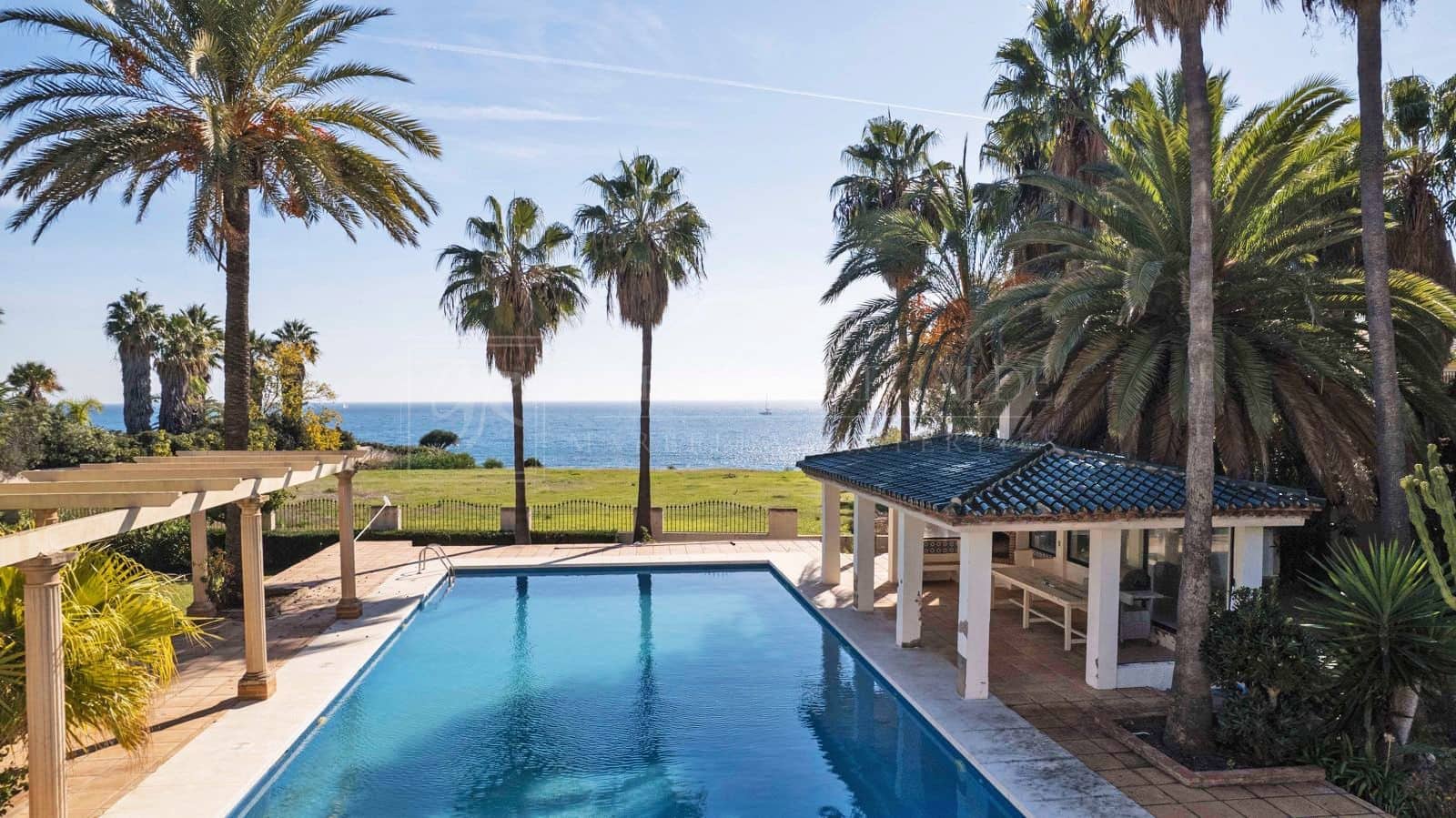 Building Plot for sale in Estepona - € 10,000,000 (Ref: 8510639)