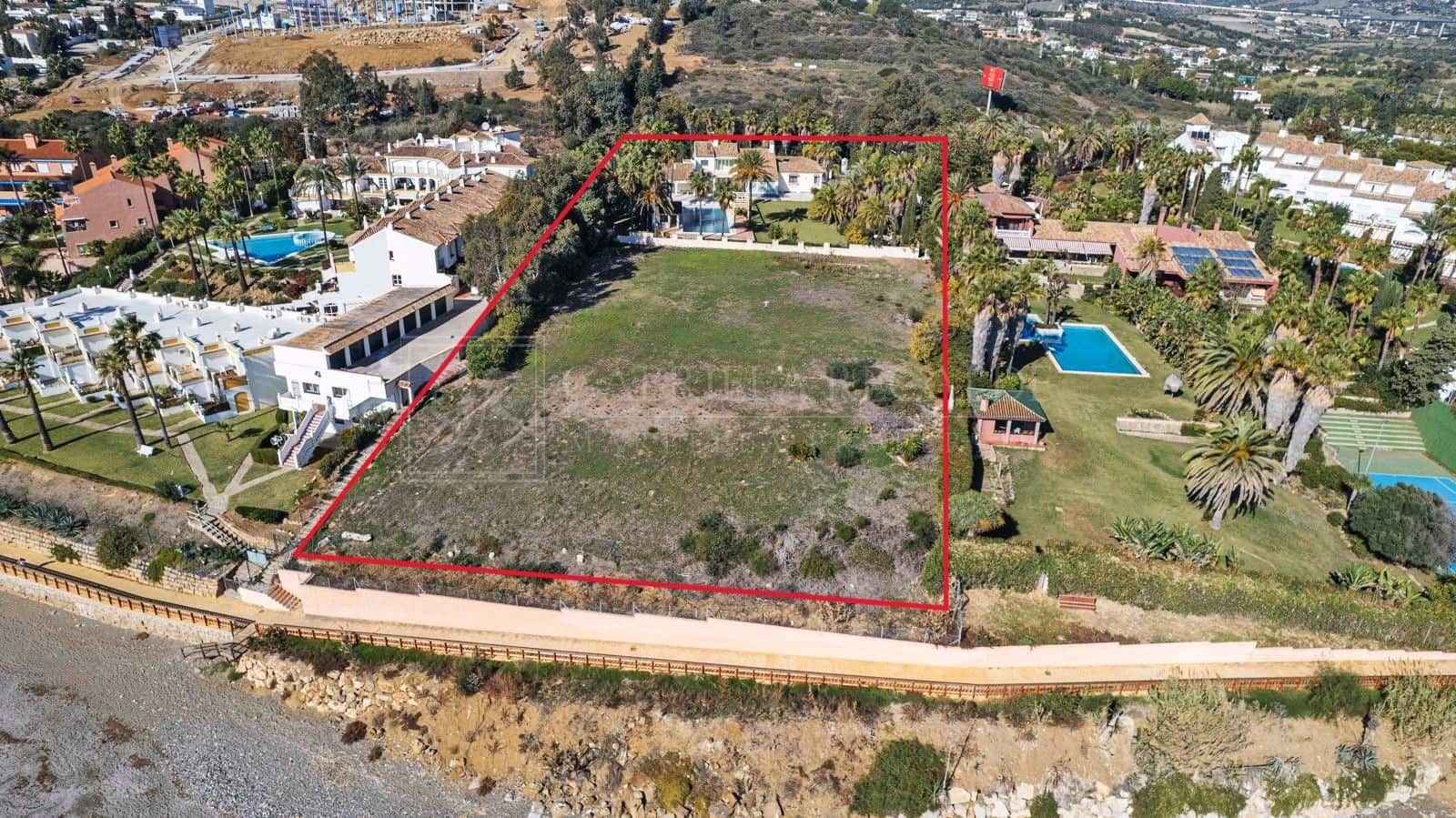 Building Plot for sale in Estepona - € 10,000,000 (Ref: 8510639)