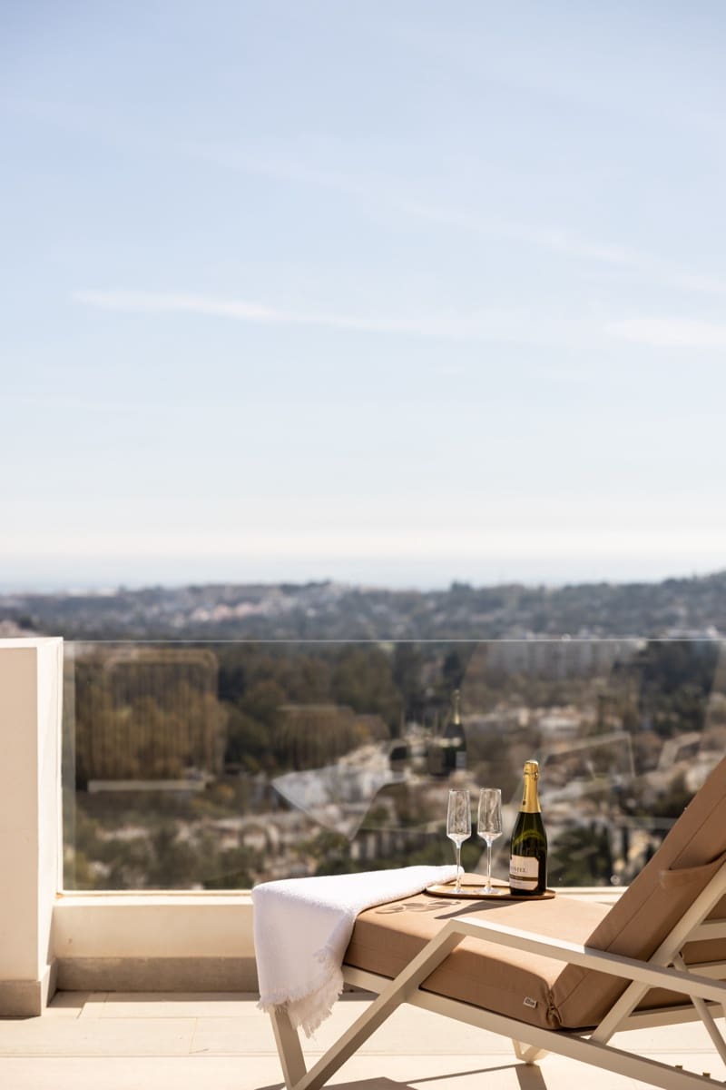 Apartamento de 2 habitaciones en Marbella en venta con piscina garaje - 1.595.000 € (Ref: 8518730)