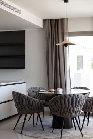 Apartamento de 2 habitaciones en Marbella en venta con piscina garaje - 1.595.000 € (Ref: 8518730)