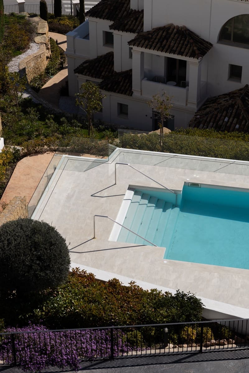 Apartamento de 2 habitaciones en Marbella en venta con piscina garaje - 1.595.000 € (Ref: 8518730)