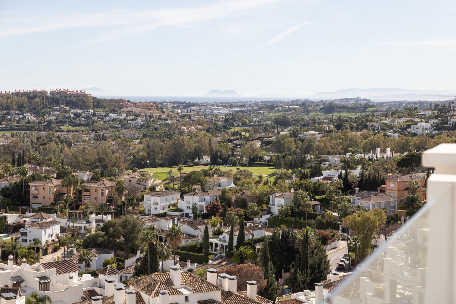 Apartamento de 2 habitaciones en Marbella en venta con piscina garaje - 1.595.000 € (Ref: 8518730)