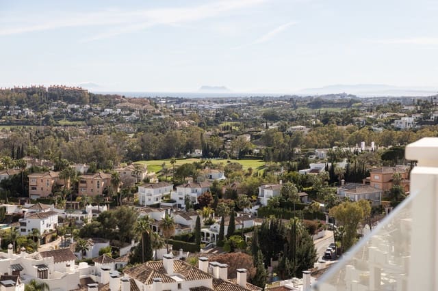 Apartamento de 2 habitaciones en Marbella en venta con piscina garaje - 1.595.000 € (Ref: 8518730)