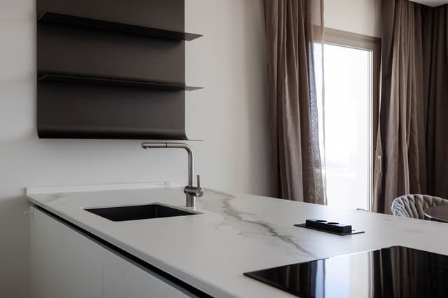 Apartamento de 2 habitaciones en Marbella en venta con piscina garaje - 1.595.000 € (Ref: 8518730)
