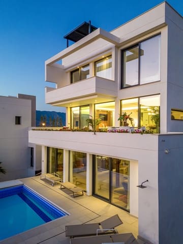3 bedroom Villa for sale in Mijas Costa, Mijas with pool garage - € 900,000 (Ref: 8619449)