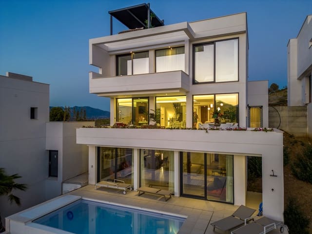 3 bedroom Villa for sale in Mijas Costa, Mijas with pool garage - € 900,000 (Ref: 8619449)