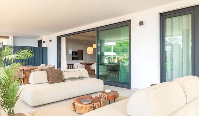 3 sypialnia Penthouse na sprzedaż w Alto de los Monteros, Marbella z basenem garażem - 735 000 € (Ref: 8725293)