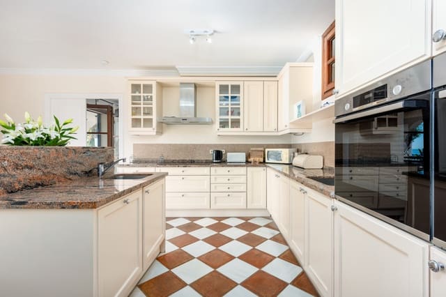 7 quarto Moradia para venda em El Madroñal, Benahavís com piscina garagem - 4 500 000 € (Ref: 8744718)