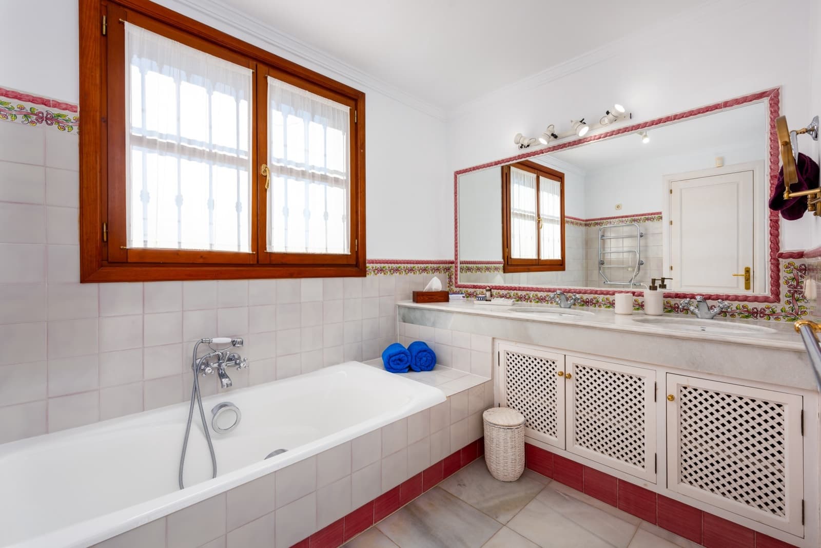 7 slaapkamer Villa te koop in El Madronal met zwembad garage - € 4.500.000 (Ref: 8744718)