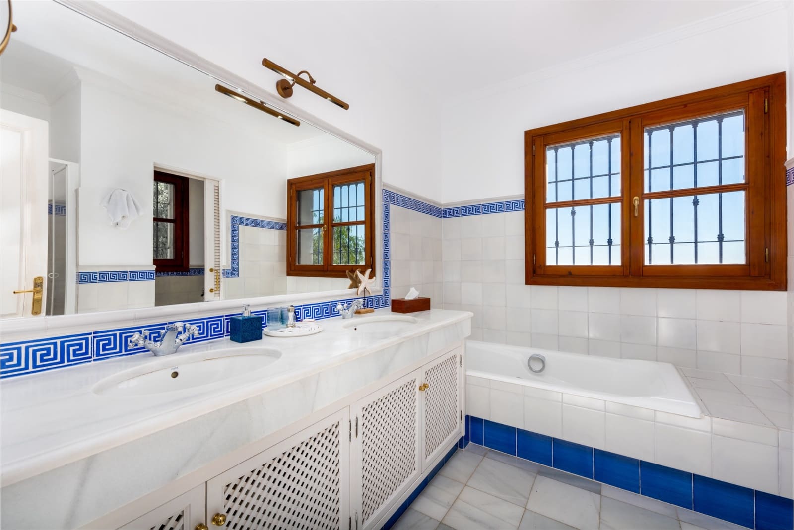 7 slaapkamer Villa te koop in El Madronal met zwembad garage - € 4.500.000 (Ref: 8744718)