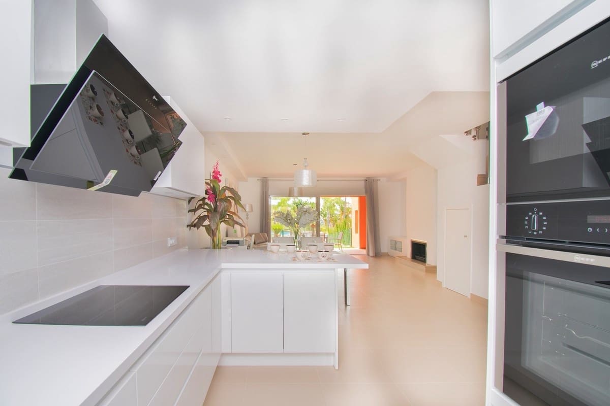 4 sovrum Hus till salu i Benahavis med pool garage - 825 000 € (Ref: 8824492)