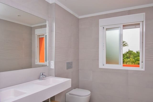 4 chambre Maison de Ville à vendre à Benahavís avec piscine garage - 825 000 € (Ref: 8824492)