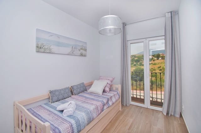 4 chambre Maison de Ville à vendre à Benahavís avec piscine garage - 825 000 € (Ref: 8824492)